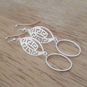 Lightweight Dangly Silver Pierced Earrings LL118